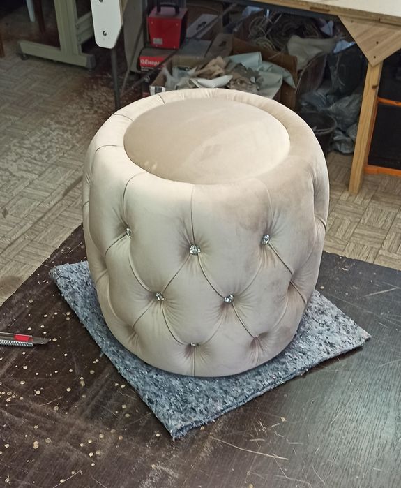 Перетяжка, реставрування, виготовлення м'яких меблів.