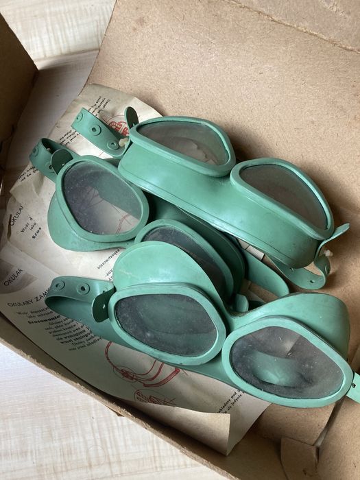 Orginalnie nowe okulary zamknięte w oprawie gumowej milicja oc ZOMO