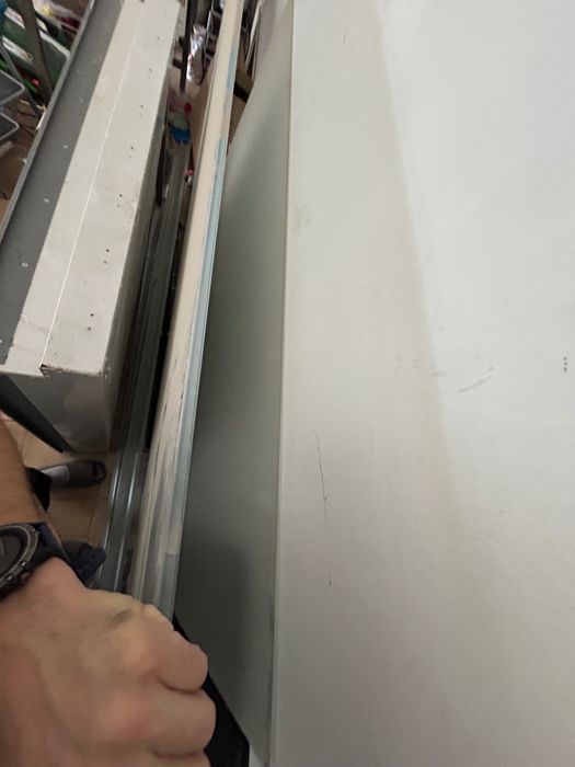 Szyba drzwi przesuwne oraz stala szyba