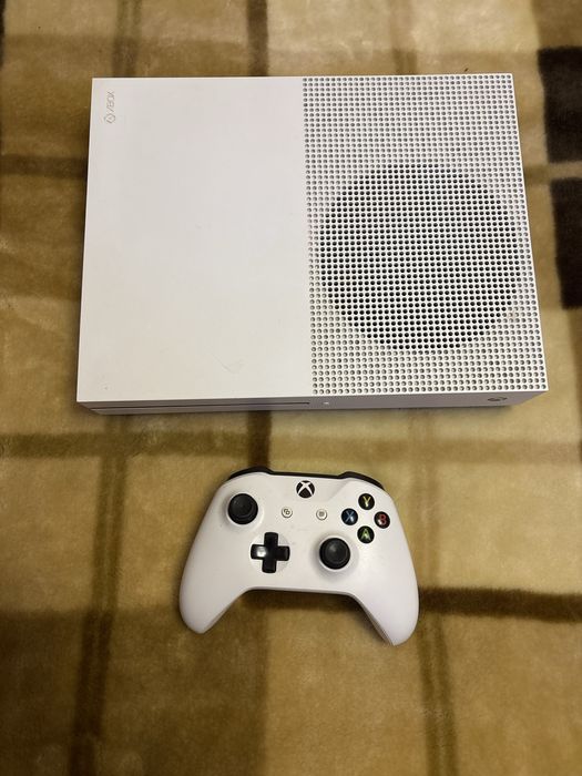 Продам ігрову приставку Xbox One s