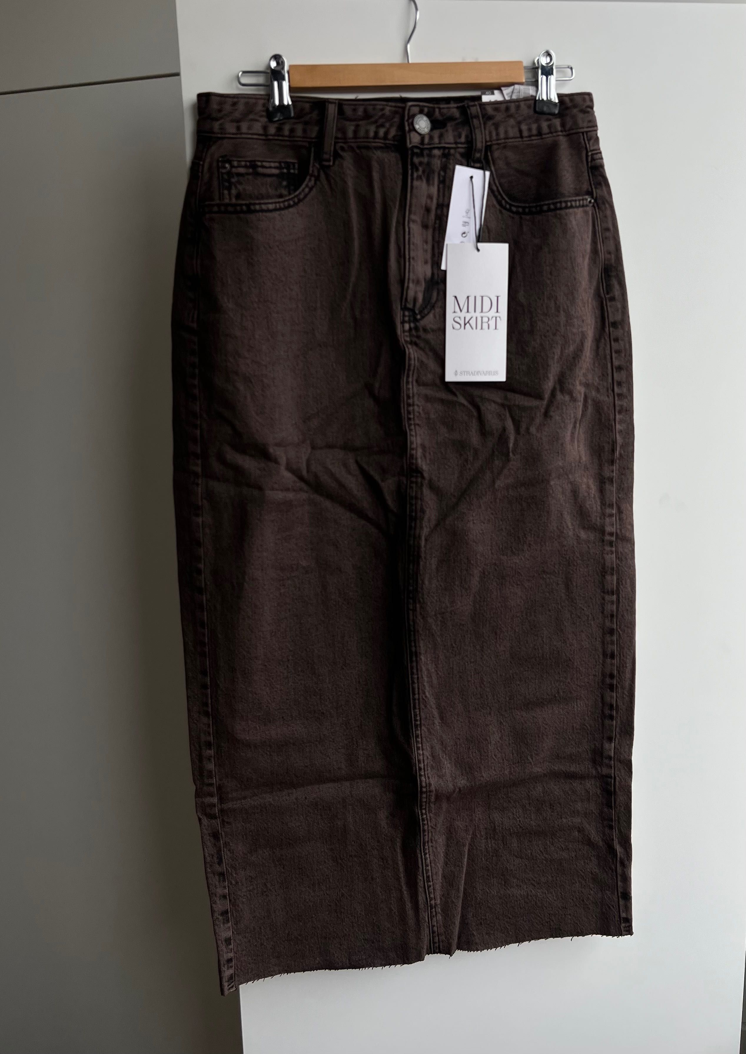Максі спідниця коричнева потерта джинсова з розрізом stradivarius