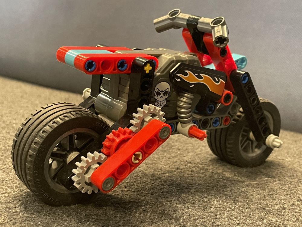 Lego Technic 42106 Furgonetka i motocykl kaskaderski