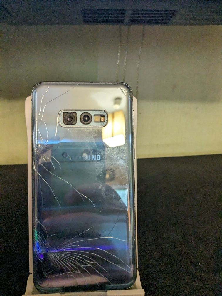 Продам Samsung s10e 128gb