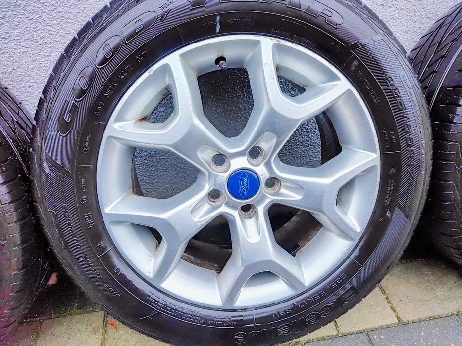 Koła na felgach aluminiowych Ford 17"