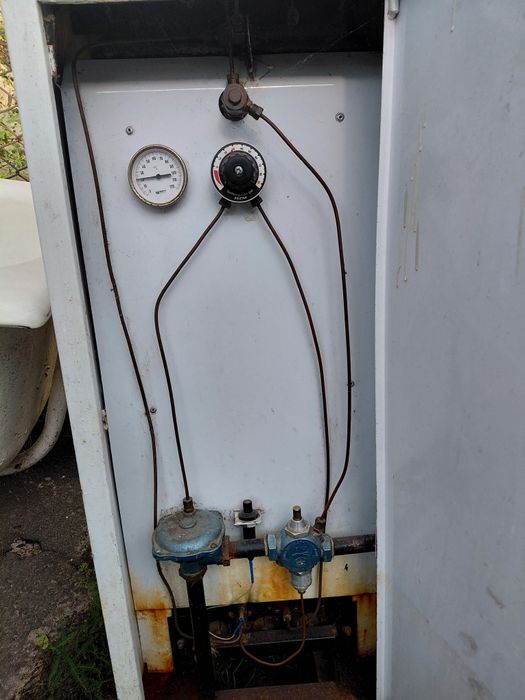 Чугунні батареї та котел газовий