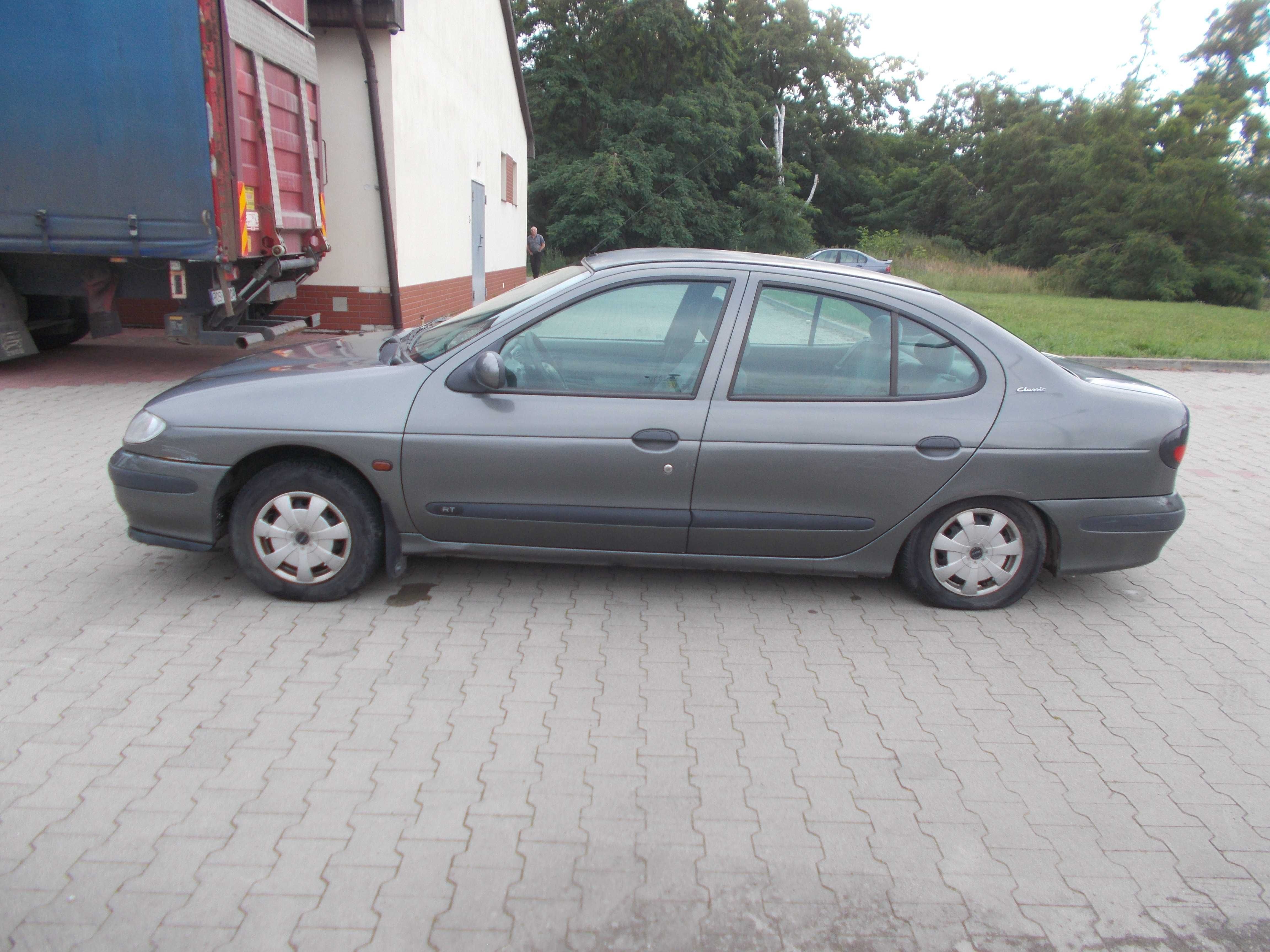 Błotnik lewy przód Renault Megane I 1 przed liftem kolor MV630