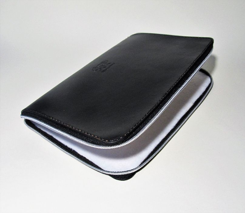 Czarne etui na tablet pokrowiec ze skóry