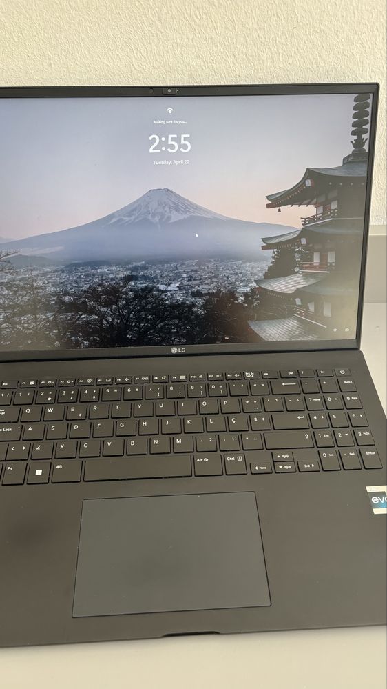 LG Gram 15.6” 1TB 16GB RAM - i7