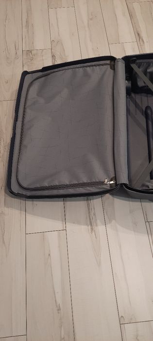 Walizka Samsonite Young Spinner duża na czterech kółkach