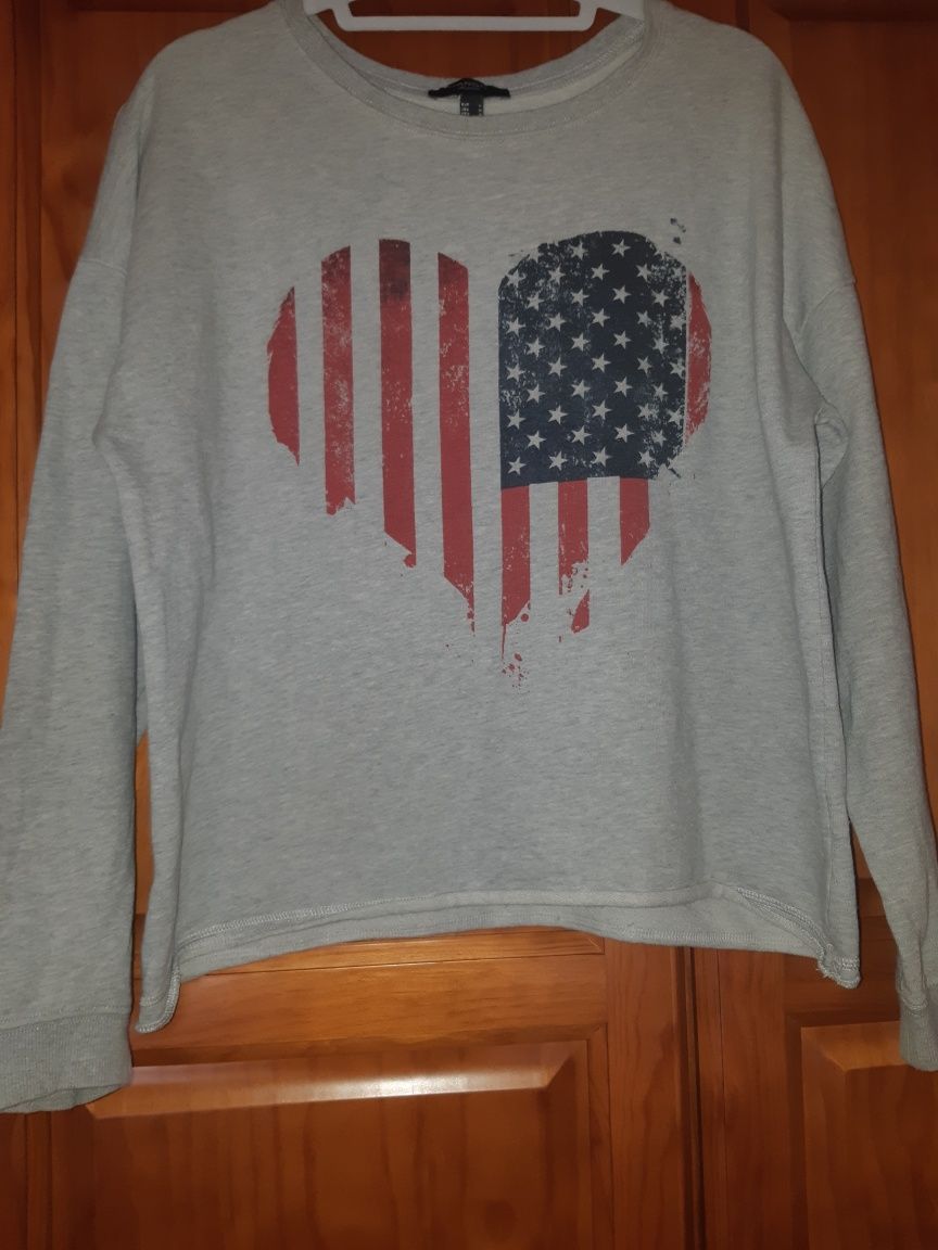 Sweatshirt em cinzento com a bandeira americana