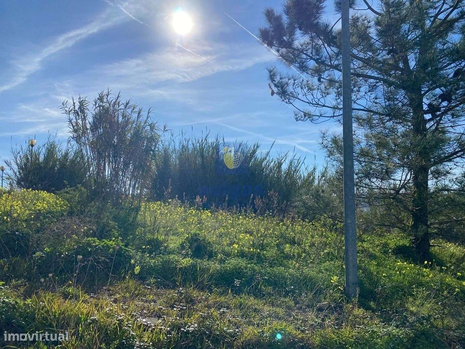 Terreno de  1250m², na Lourinhã, c/ viabilidade p/ construção de um pr