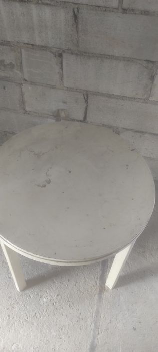 Stary stół kuchenny okrągły