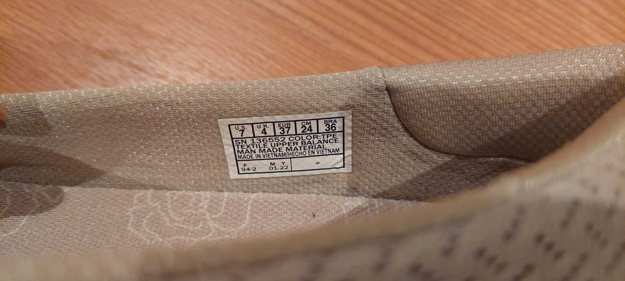 Sabrinas Skechers Creme