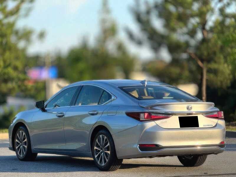 2022 Lexus ES 300h