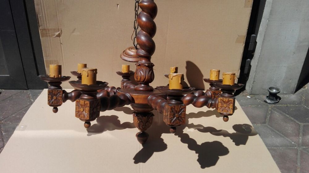 Stary zabytkowy żyrandol drewniany rzeźbiony antyk