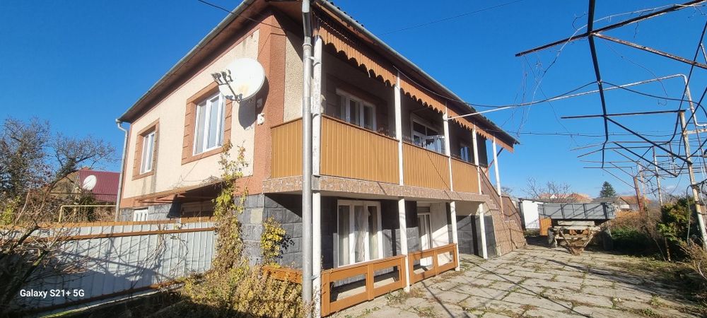 Будинок в Закарпатті, будинок в селі