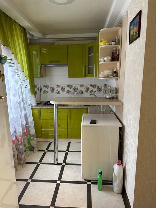 Здається 3-кімнатна квартира район Космос, вул. Парамонова