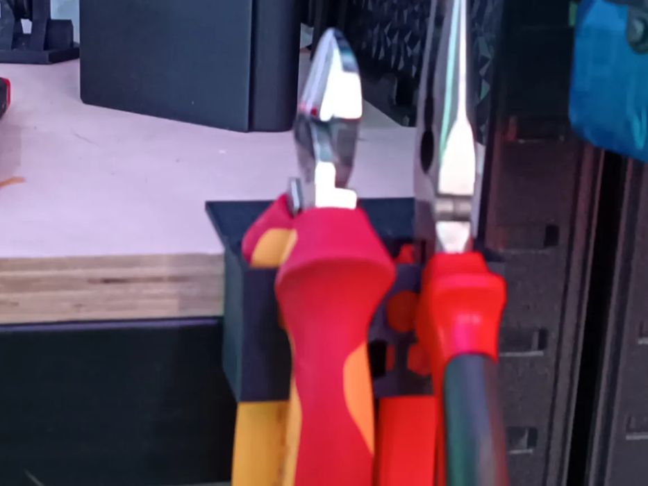 Suporte Alicates Montado em Prateleira