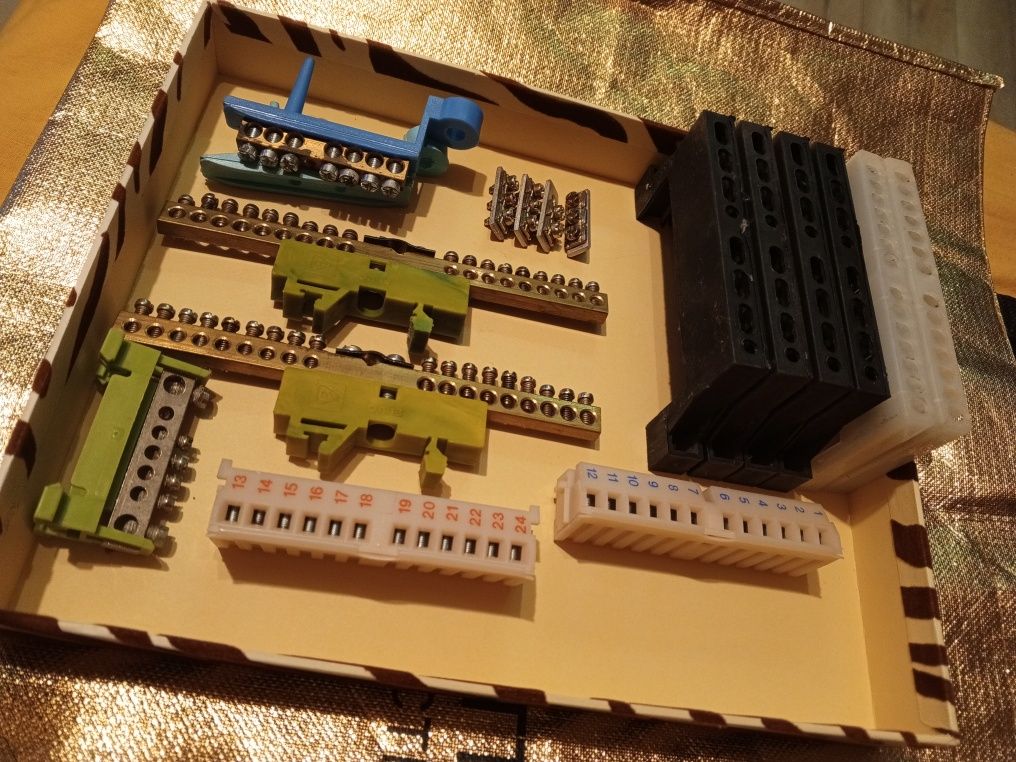 Kostki i listwy elektryczne - różne