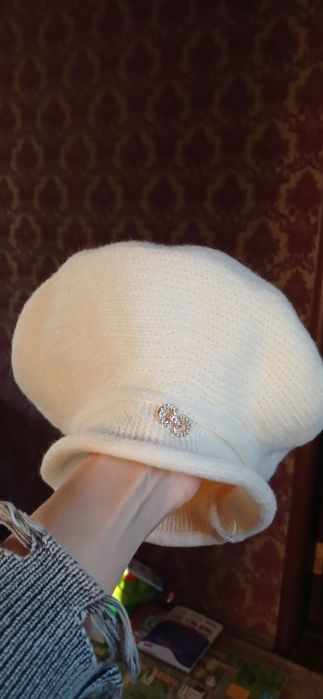 Тепла шапка-берет для дівчинки-підлітка