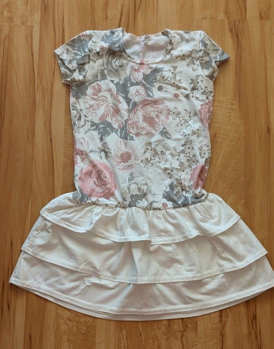 Sukienka letnia dzewczęca w rozmiarze 146