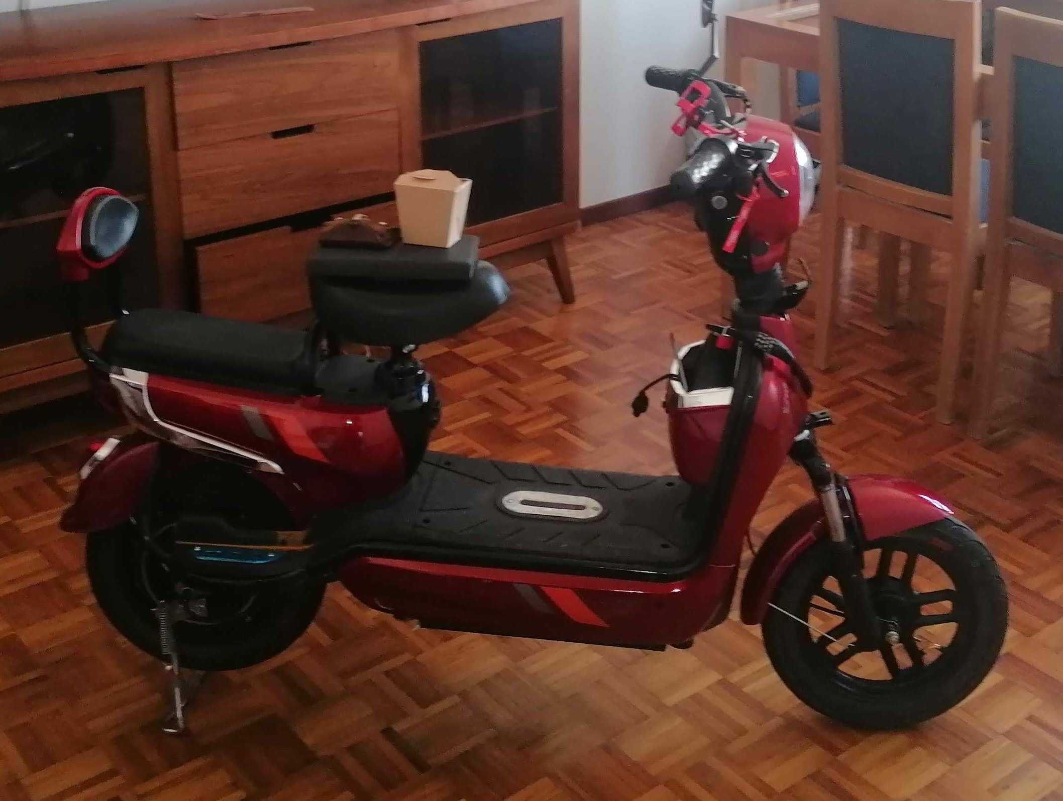 Vendo Moto Elétrica marca Small com pouco uso