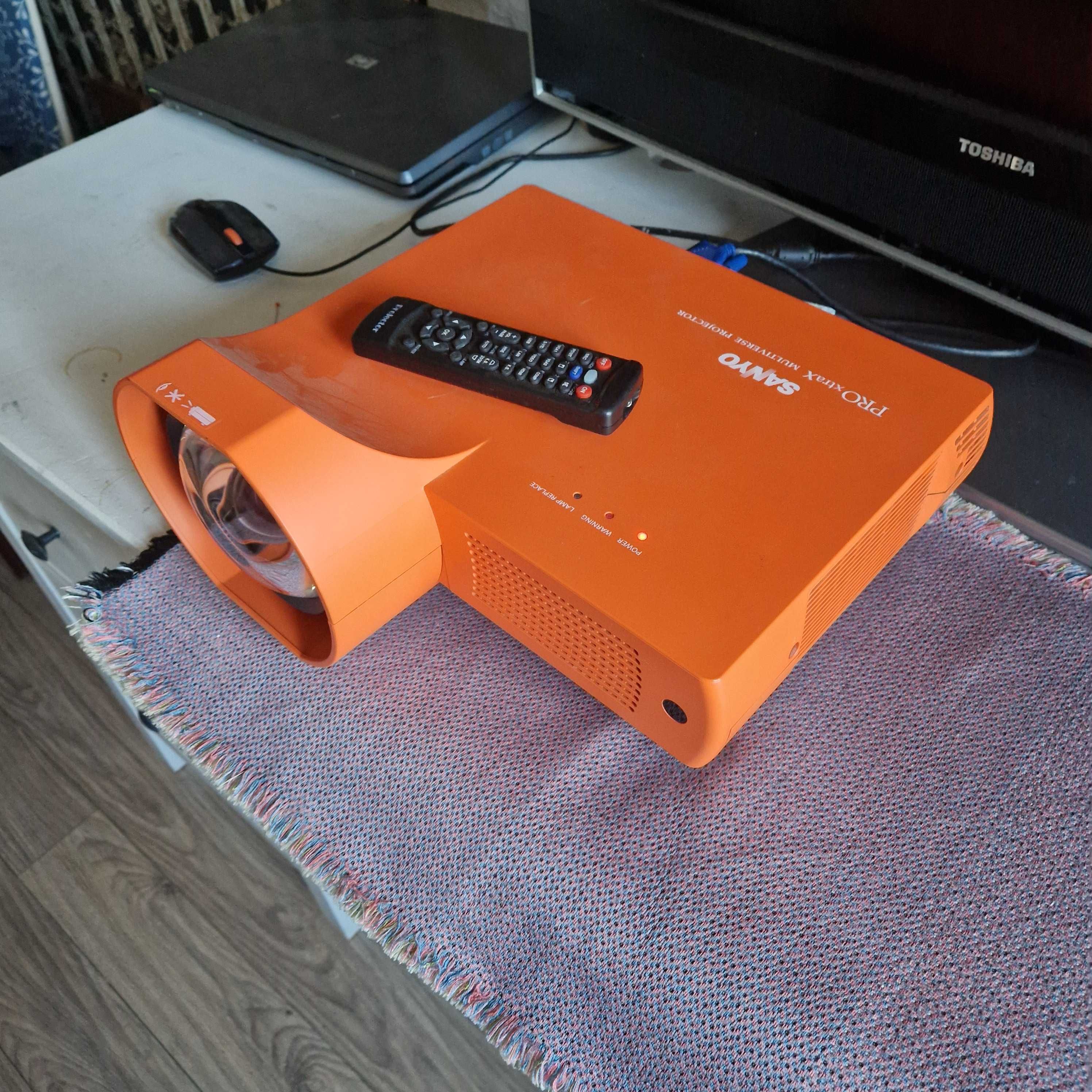 Projektor rzutnik Sanio PRO xtraX Multiverse PLC-XE40 XGA