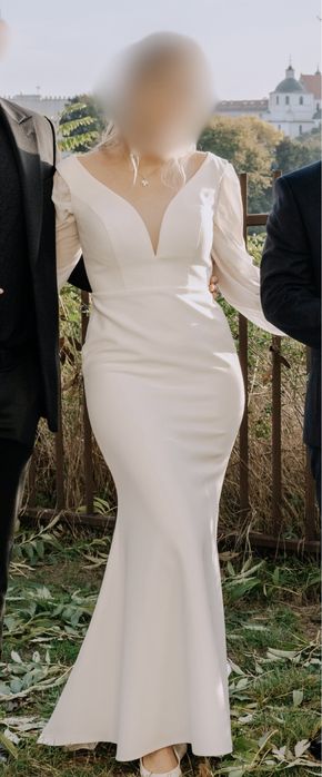 Elegancka dopasowana suknia ślubna
