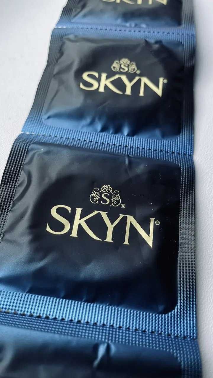 Презервативи Skyn Elite EXTRA LUBE 10 шт в упаковці безлатексні