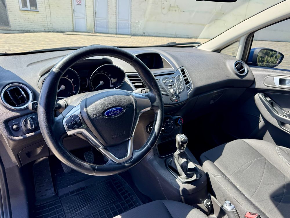 Продам автомобиль Ford Fiesta 2016