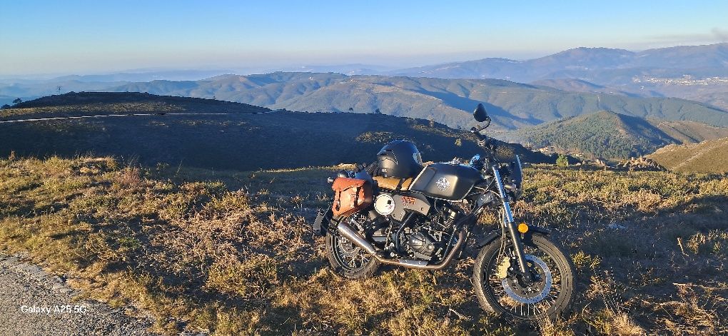Um scrambler x cafe 125cc