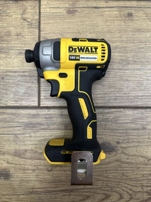 Zakrętarka udarowa Dewalt DCF787