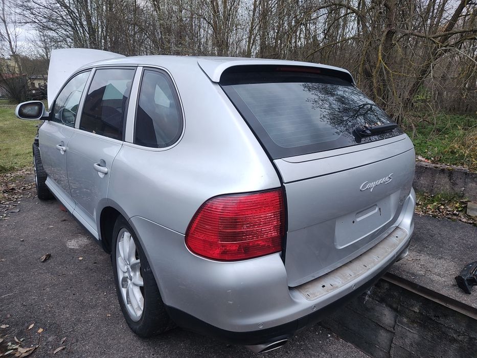Porsche Cayenne S części srebrny szary hak holowniczy  zderzak tył