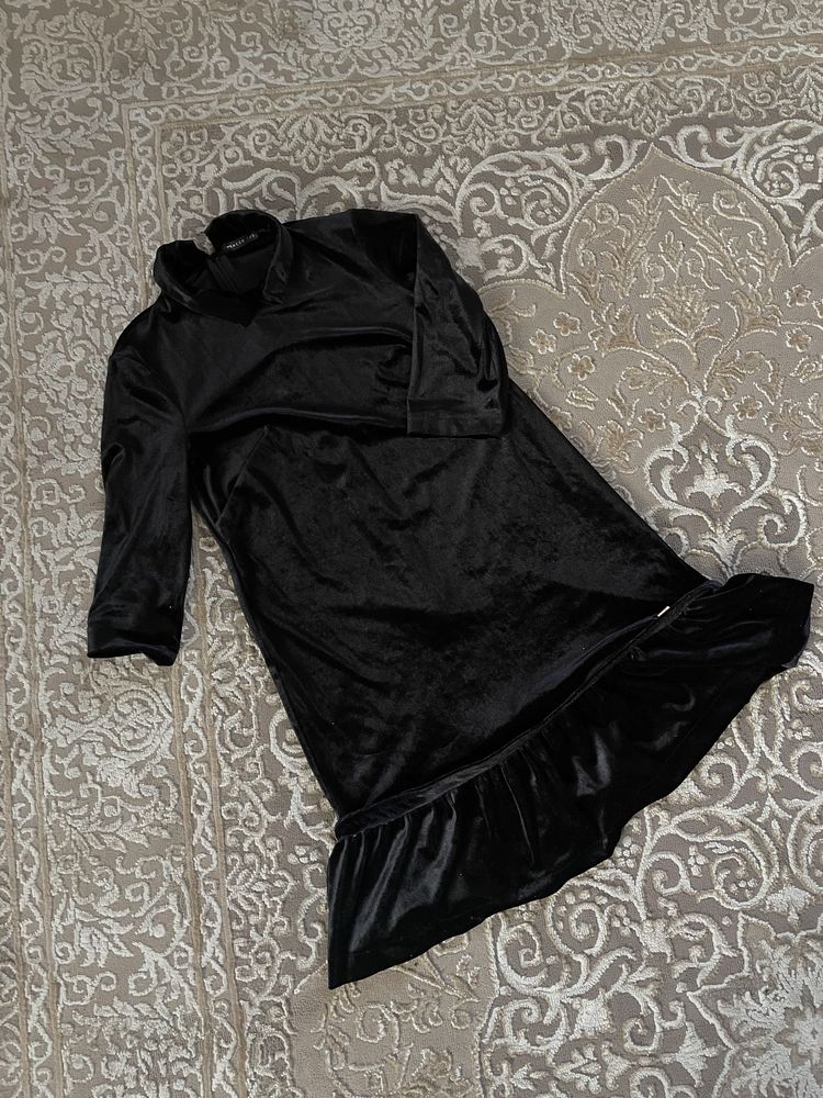 welurowa sukienka z fakbanką czarna xs