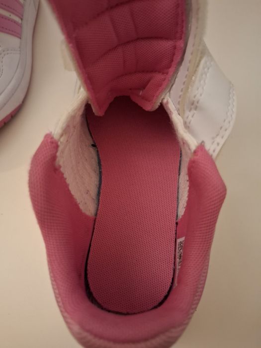 Vendo Ténis  de menina do tamanho 28 da adidas