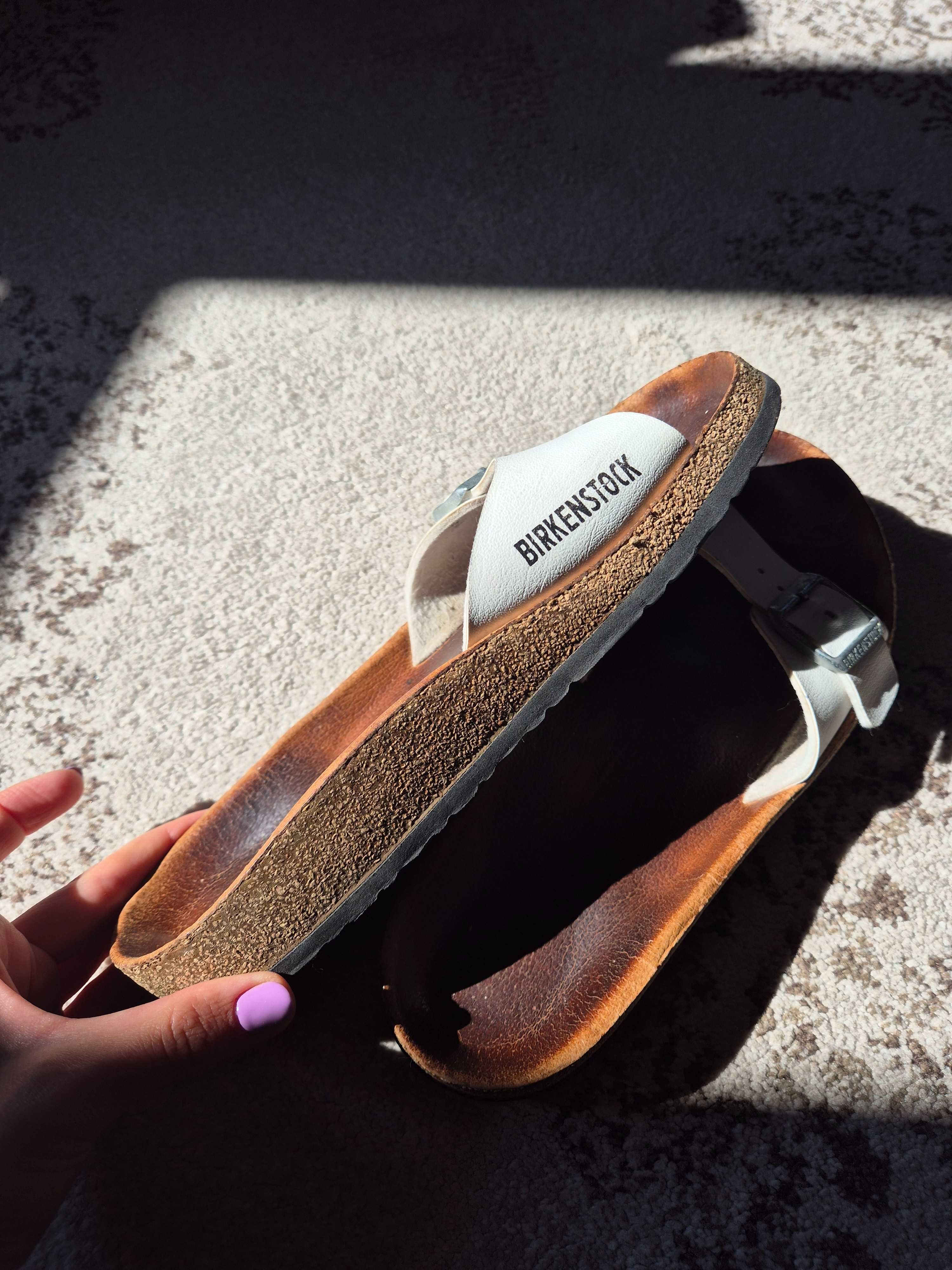 Białe klapki Birkenstock skórzane 38 25 cm wkładka