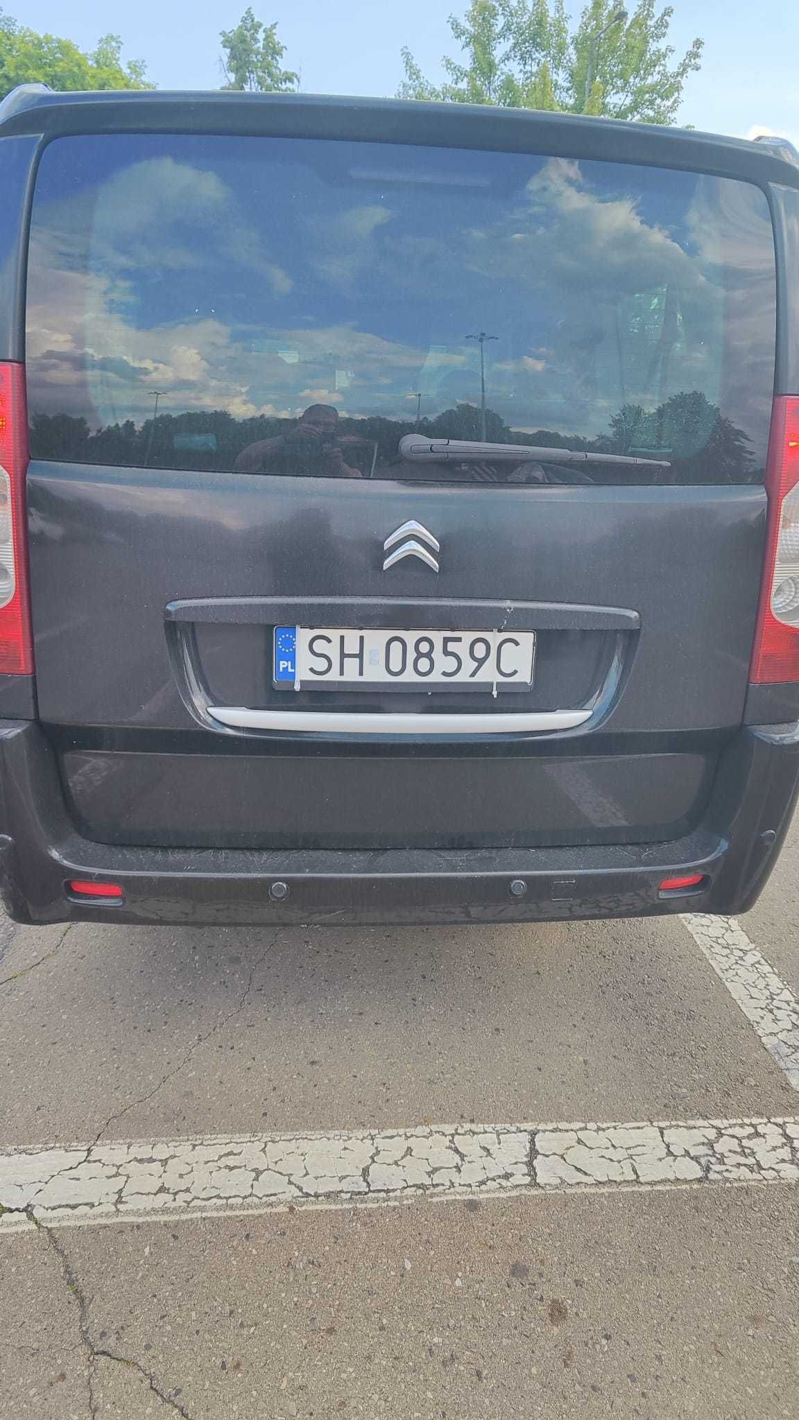 Jumpy 9 osobowy, automat, trzy rzędy siedzeń.