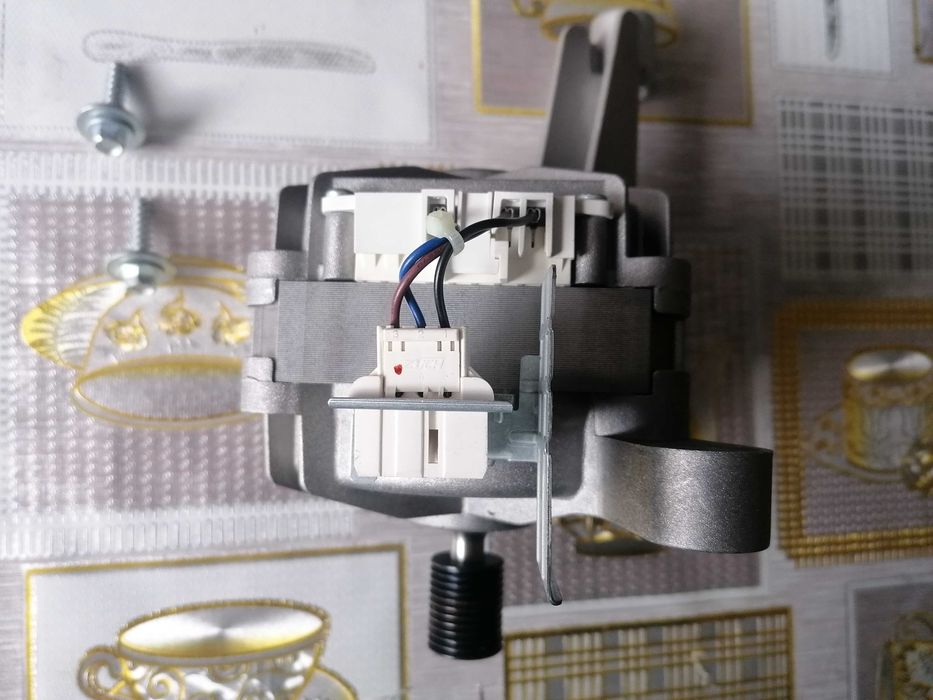 Silnik do pralki Whirlpool i Indesit zxgn-420-8-74l nowy