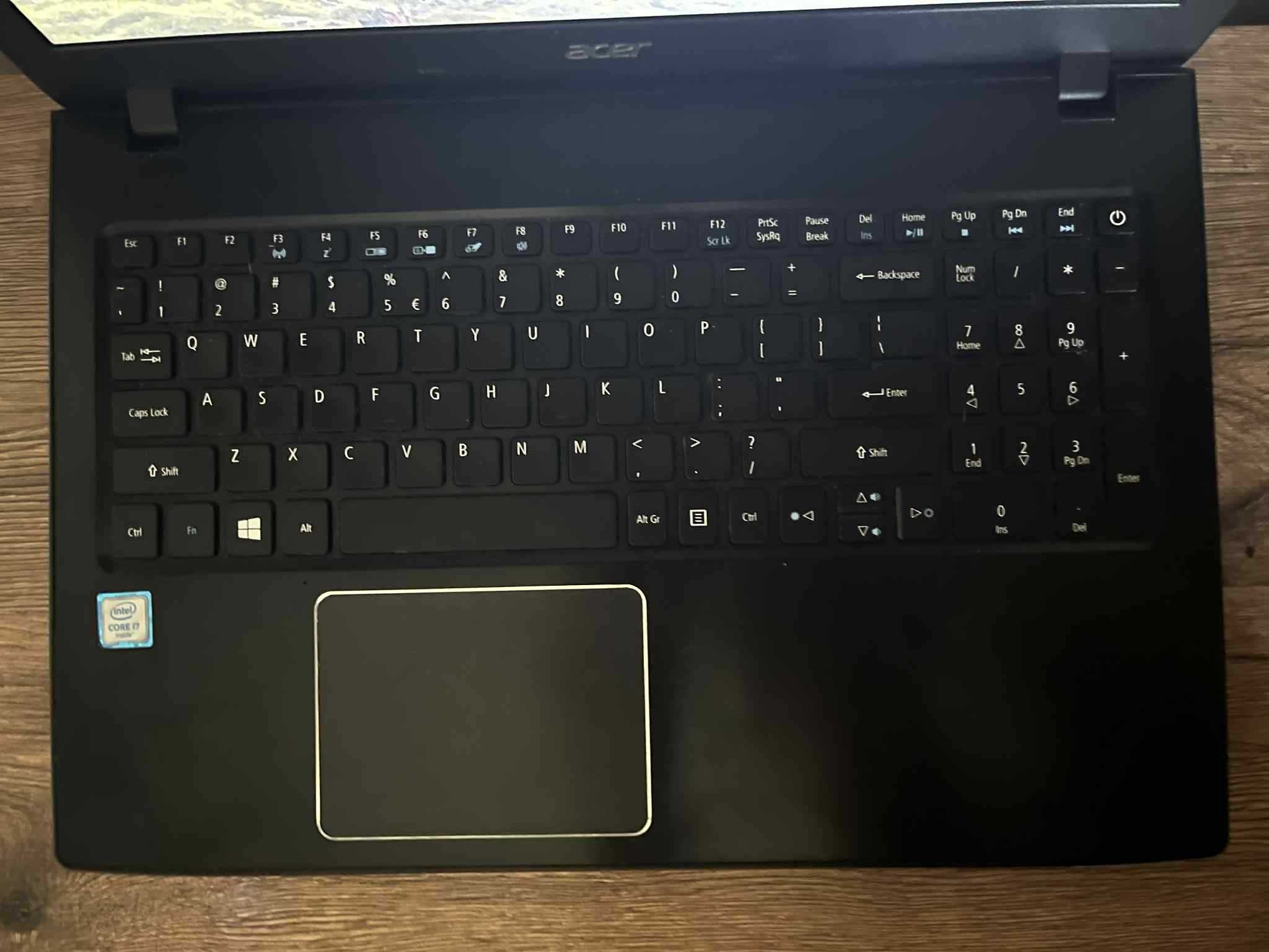 Acer Aspire E5-575 | i7 / 8GB / SSD 512GB | Zestaw: myszka, torba itd