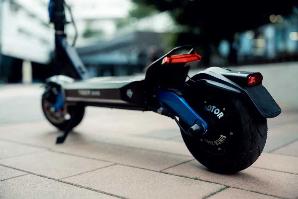 Wodoodporna hulajnoga elektryczna Hiley Tiger EVO GT - Midnight Blue