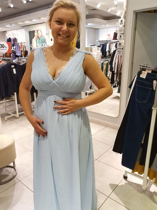 Błękitna sukienka długa na  wesele druhna świadkowa