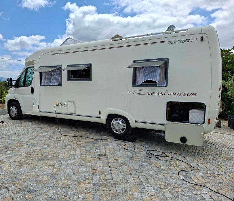 Autocaravana FLEURETTE Cama Central Ano 04/2007