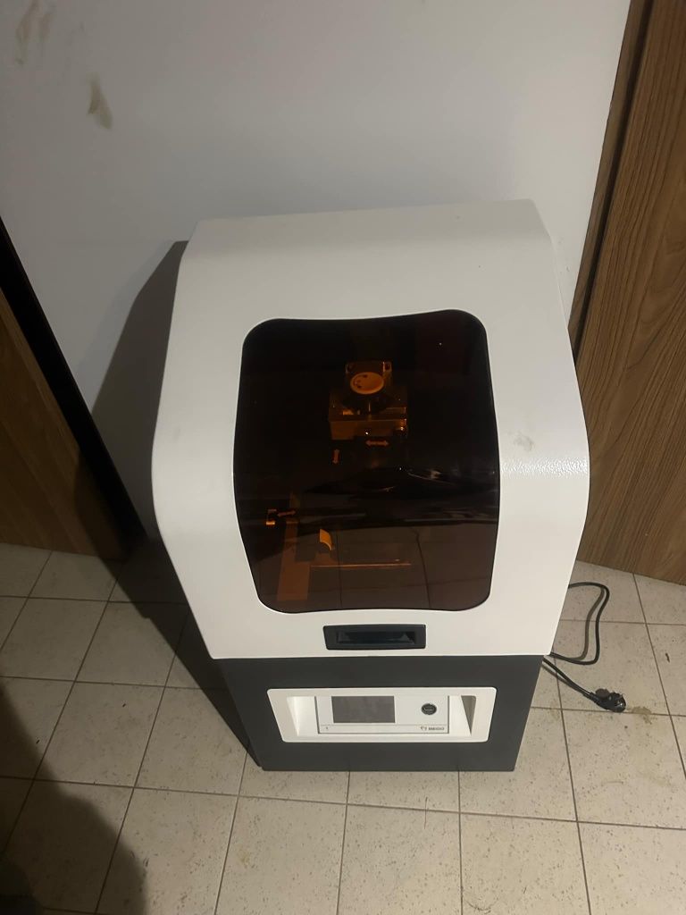 Drukarka 3D do  protetykow dentystycznych Bego Varseo