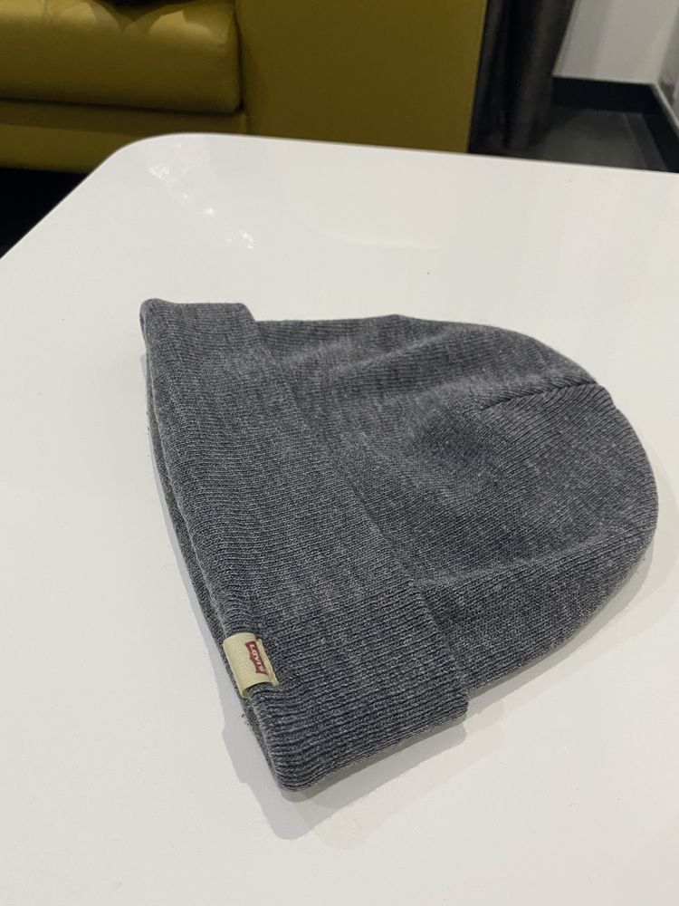 Сіра шапка Levi’s оригінал