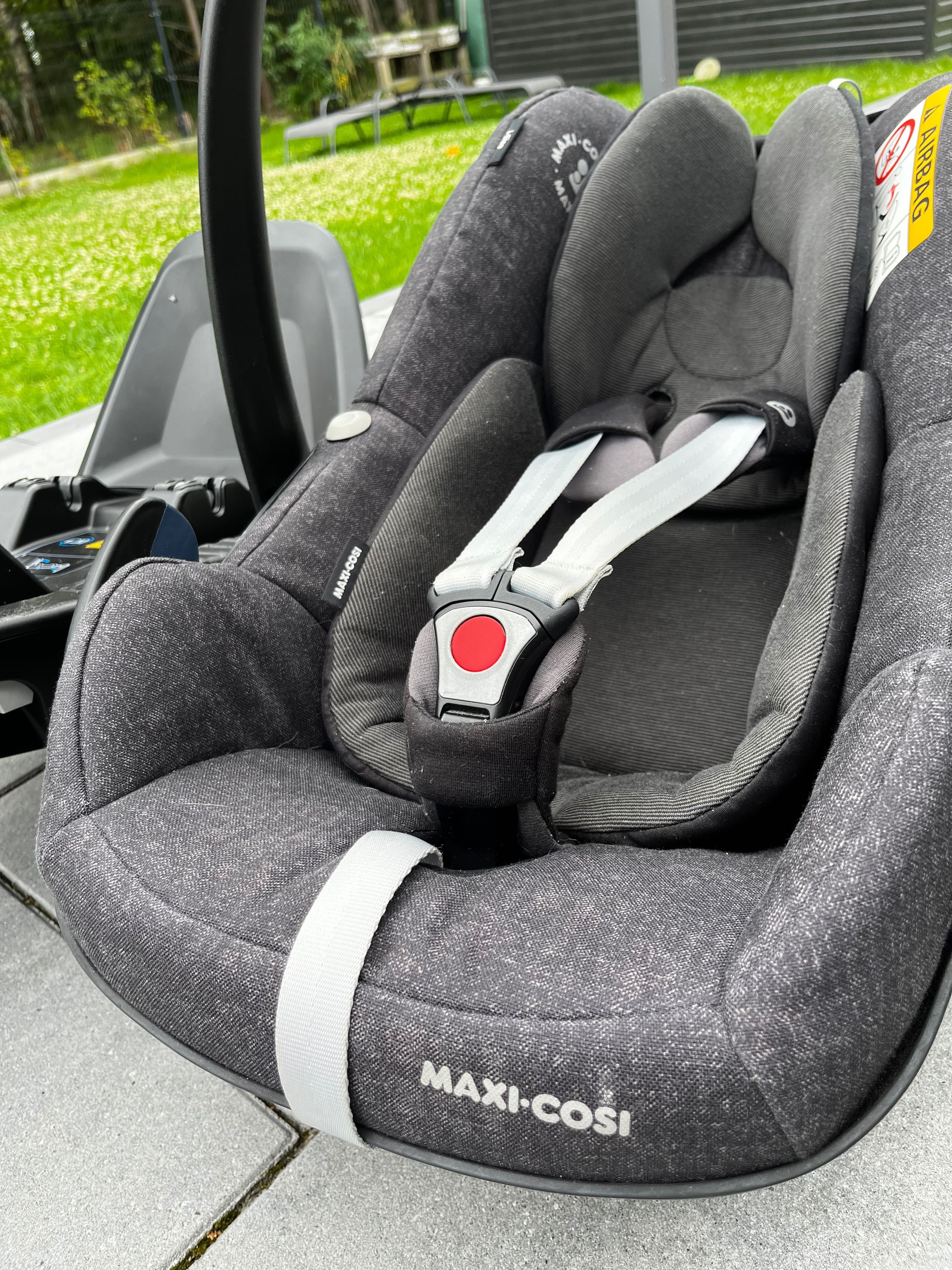 Fotelik MAXI COSI PEBBLE PRO i-Size z bazą isofix i adapterami