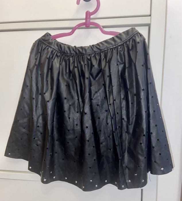 Spodniczka z imitacji skory r.134