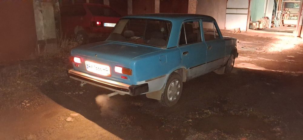 Ваз 2101 газ бензин,новая зимняя резина,музыка.