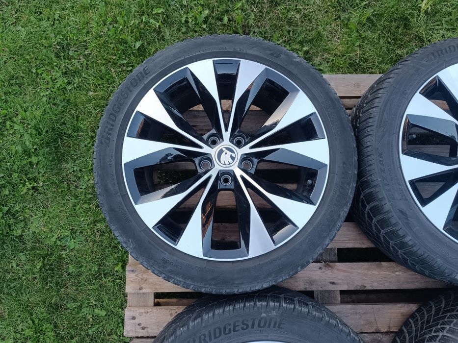 Piękne koła Skoda superB 235/45 R18 bridgestone