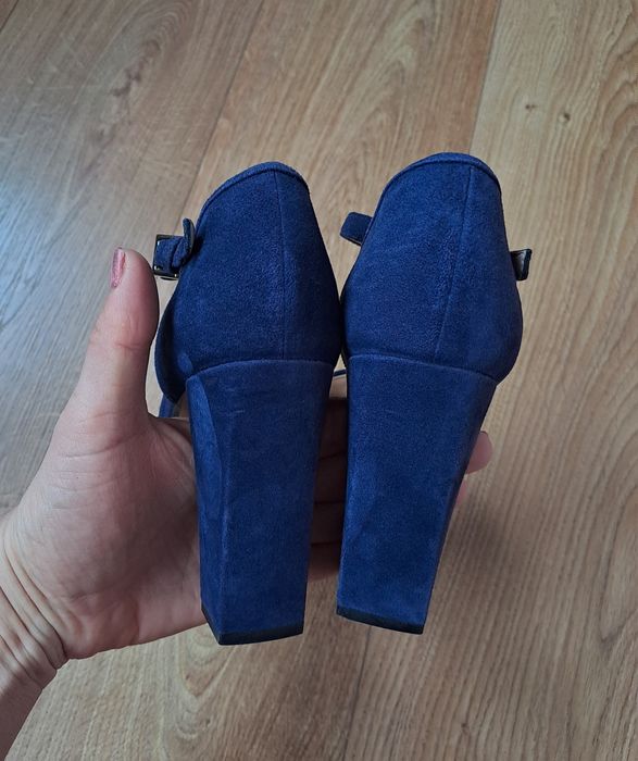 Сині замшеві жіночі босоніжки на каблуці