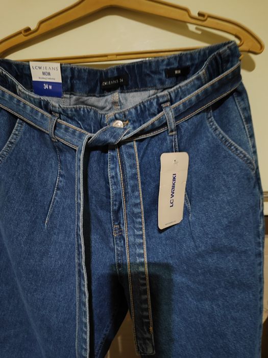 Жіночі джинси мом.
